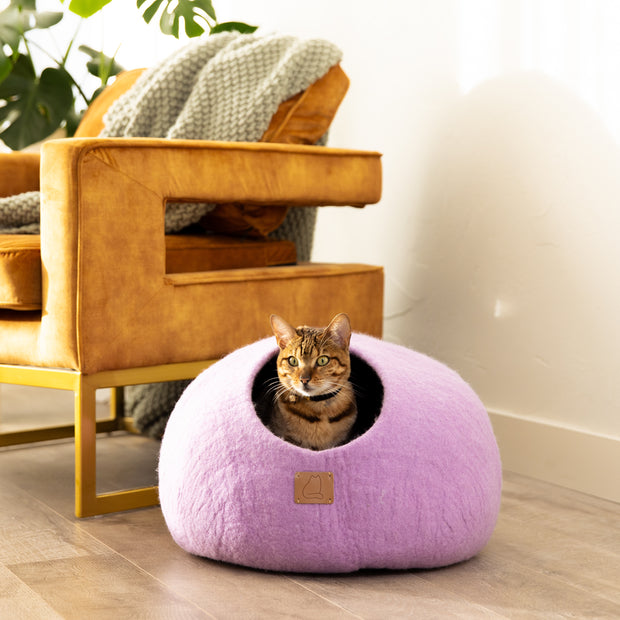 Hochwertiges Katzenhöhlenbett aus gefilzter Wolle – Gemütliche runde Peekaboo-Höhle für große oder kleine Katzen – Flieder