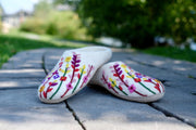 a pair of white slippers sitting on top of a sidewalk