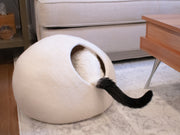 Lit grotte pour chat en laine feutrée de qualité supérieure - Grotte ronde confortable Peekaboo pour grands ou petits chats - Blanc neige